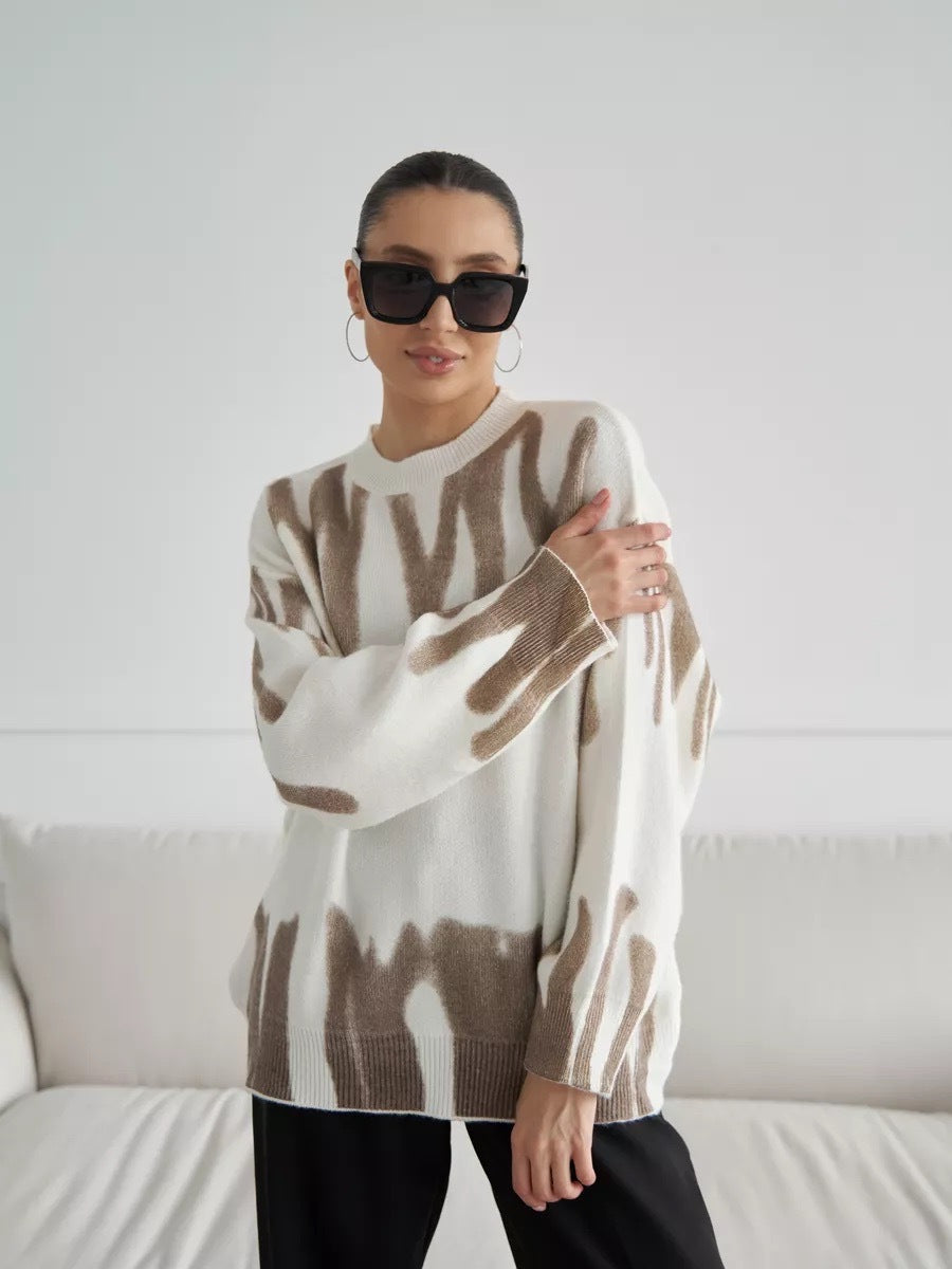 Women's oversized sweater - Modern print knitted sweater with round neckline